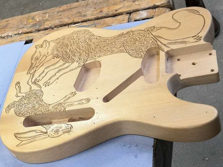 Gitarren-Body lebendig - im wahrsten Sinne des Wortes.